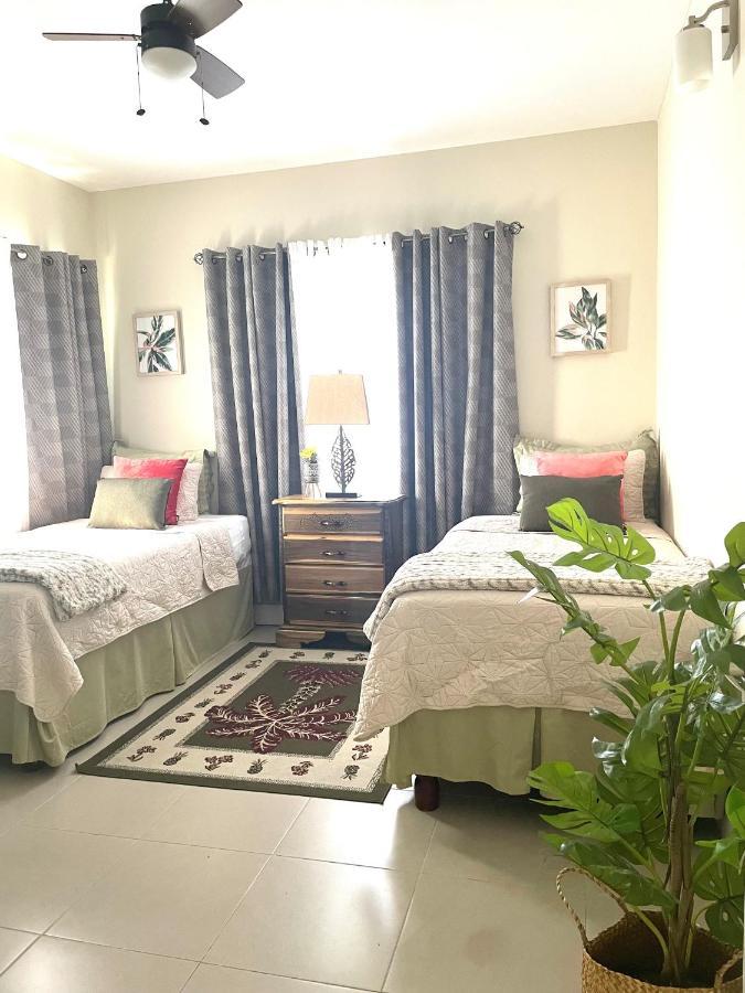 Seashore Vacation Home, Oceanpointe, Lucea, Jamaica Buitenkant foto
